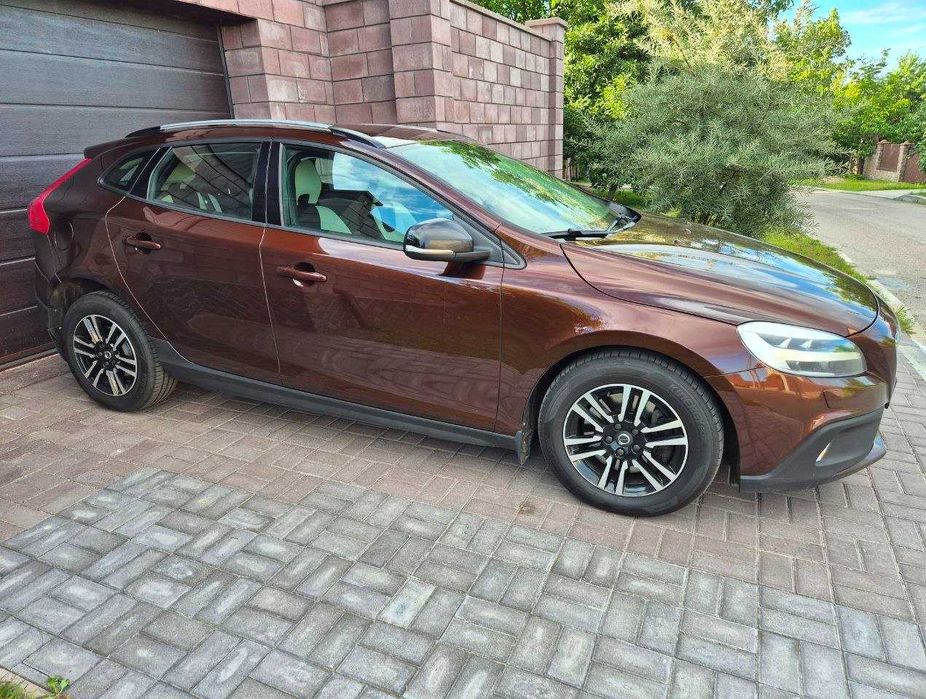 Автомобіль Volvo V40 Cross Country 2018
