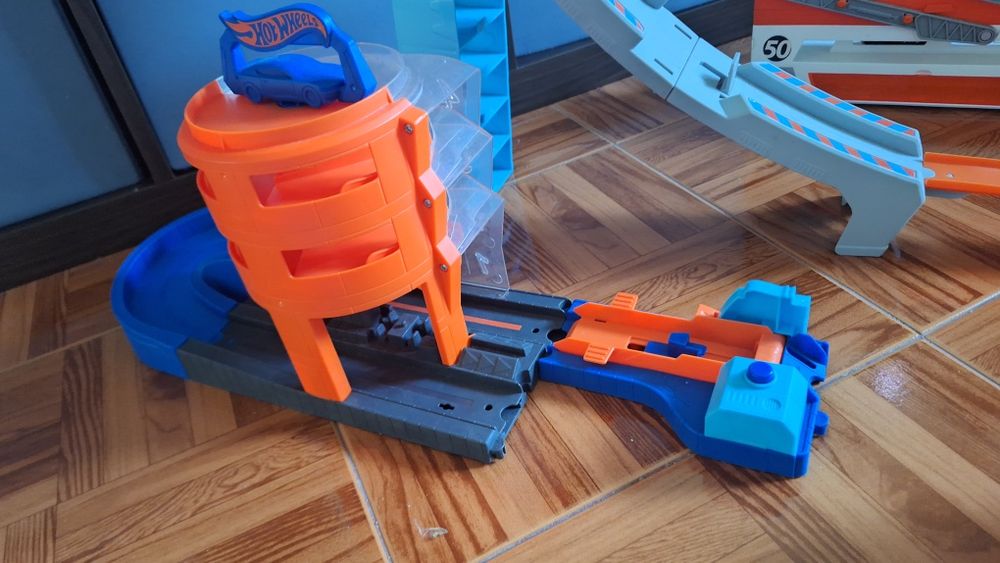 Conjunto pistas Hot wheels e camião