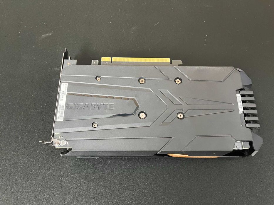 Placa gráfica Gigabyte	GTX 1050 2 GB GDDR5