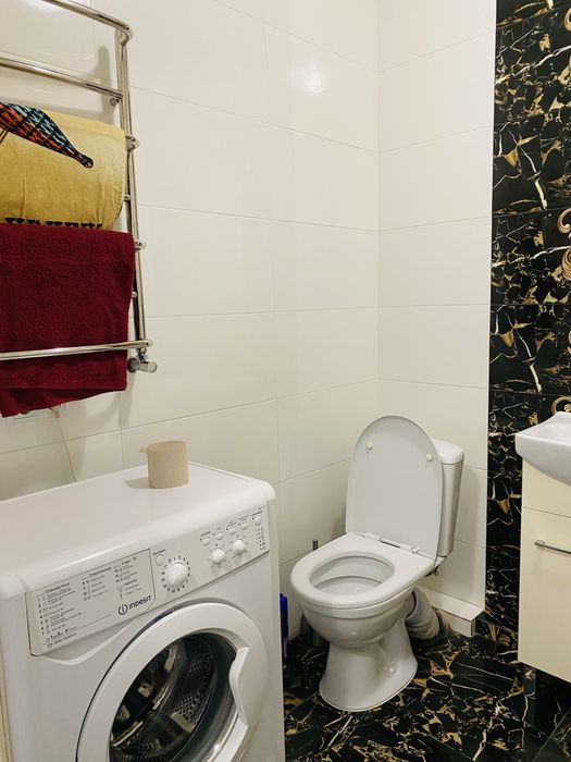 Квартира подобово: Сучасна квартира неподалік від центру