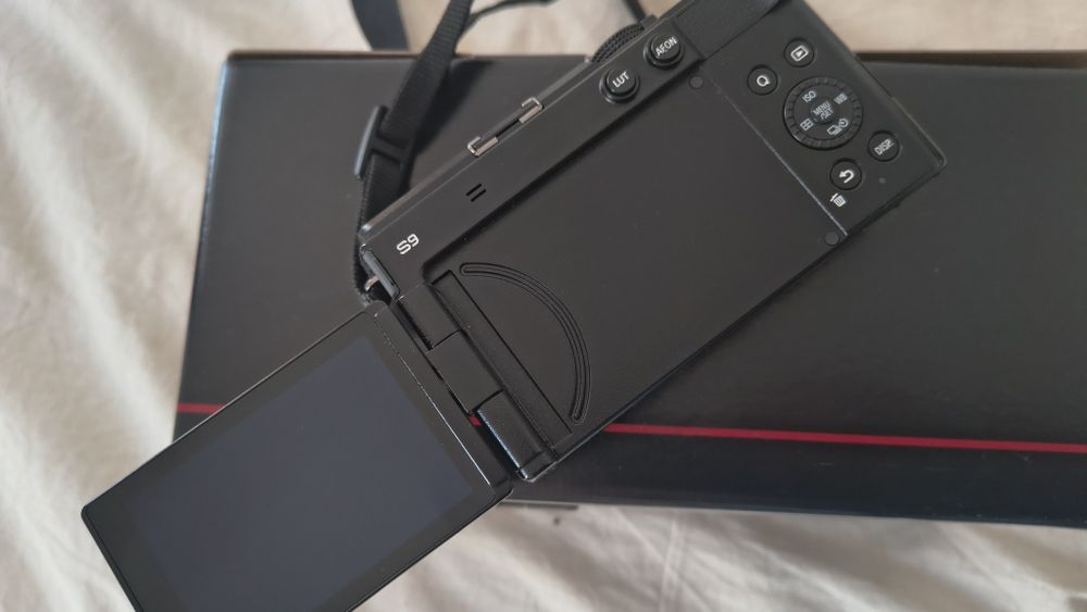 Panasonic Lumix S9