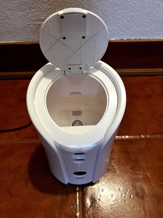 Camera pet Skymee Petalk AI lança biscoitos como novo