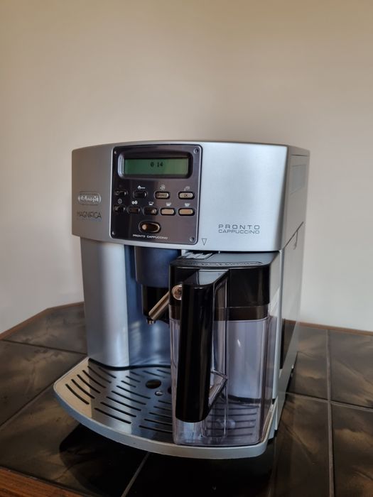 Кавомашина DELONGHI magnifica