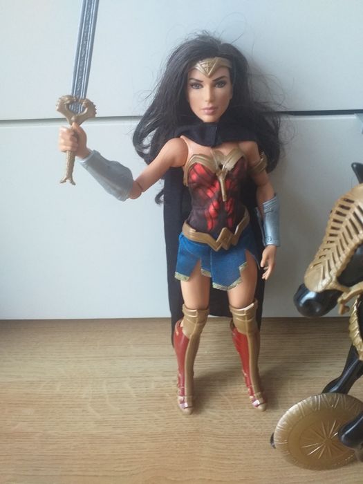 Lalka wonder woman I koń