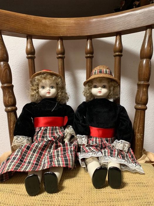 Casal de bonecos de porcelana