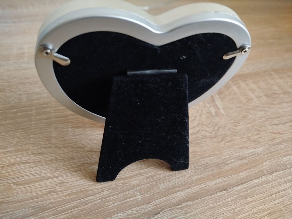 Безкоштовно віддам рамку/підставку для фото