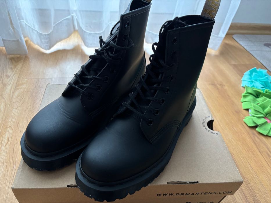 Czarne martensy vegan