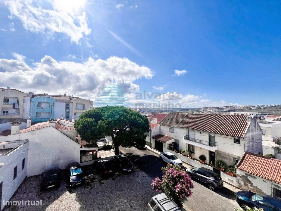 Apartamento T2 com Vista Mar, Garagem e Totalmente Remodelado