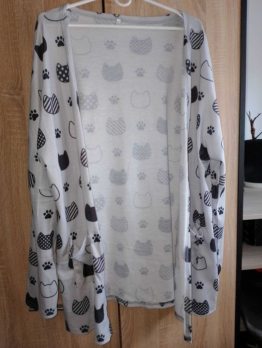 Narzutka/sweterek damski r. 2XL wzór koty