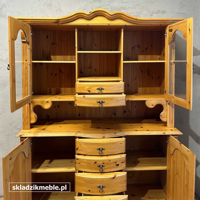 120925 Skandynawski kredens sosnowy z zaokrąglonymi frontami, ciekawy