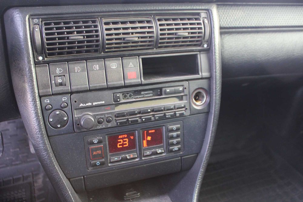 Audi 100 1993 ідеальний стан,газ бензин