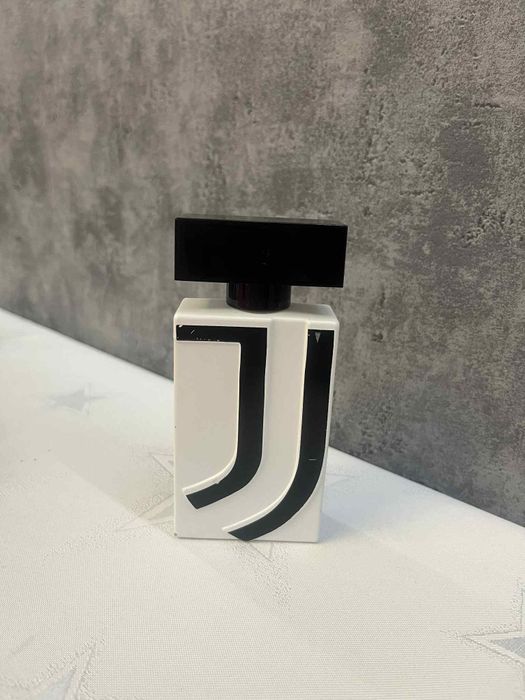 Pusta butelka po perfumach Juventus