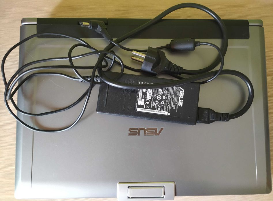 Laptop Asus F5N.