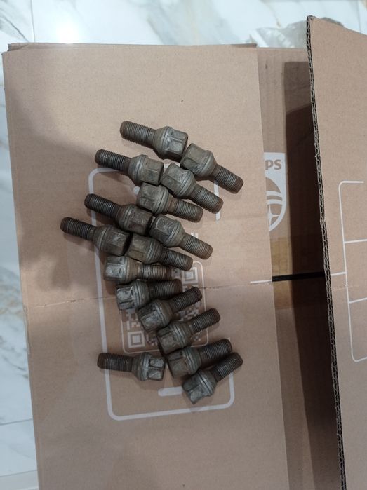 Болти колісні під ключ на 17