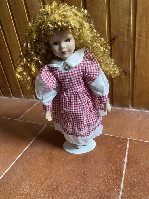 Bonecas de porcelana com suporte