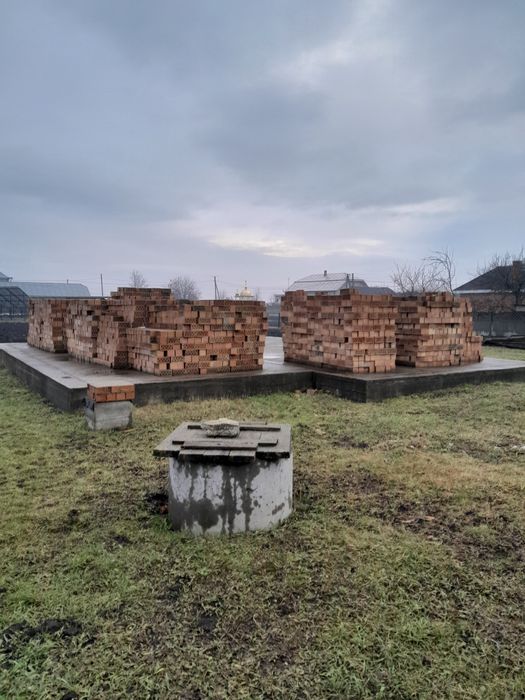 Земельна ділянка з фундаментом