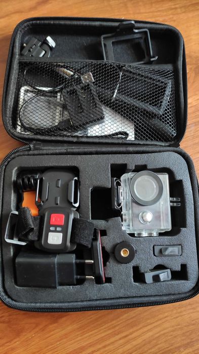 Продам экшн-камеру EkenКа