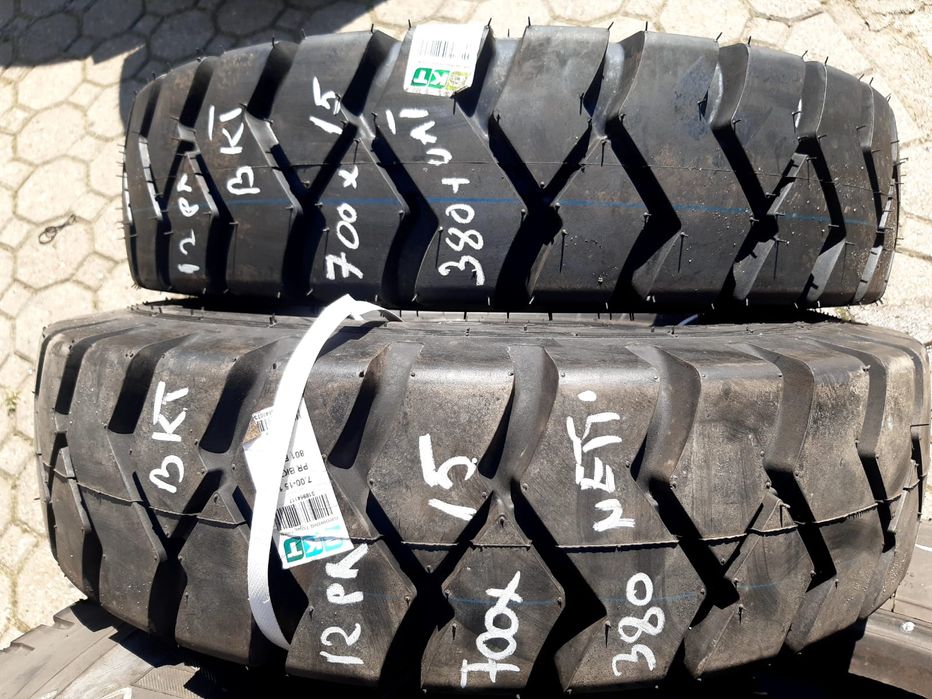 Para Nowe 700-15 BKT