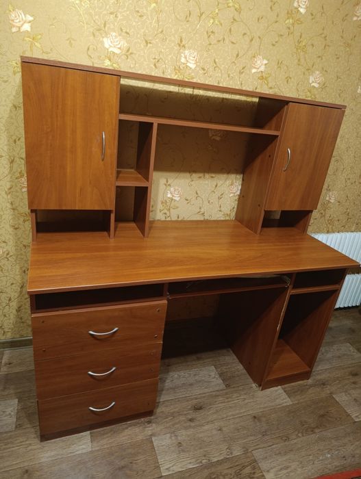 Стол письменный для школьника