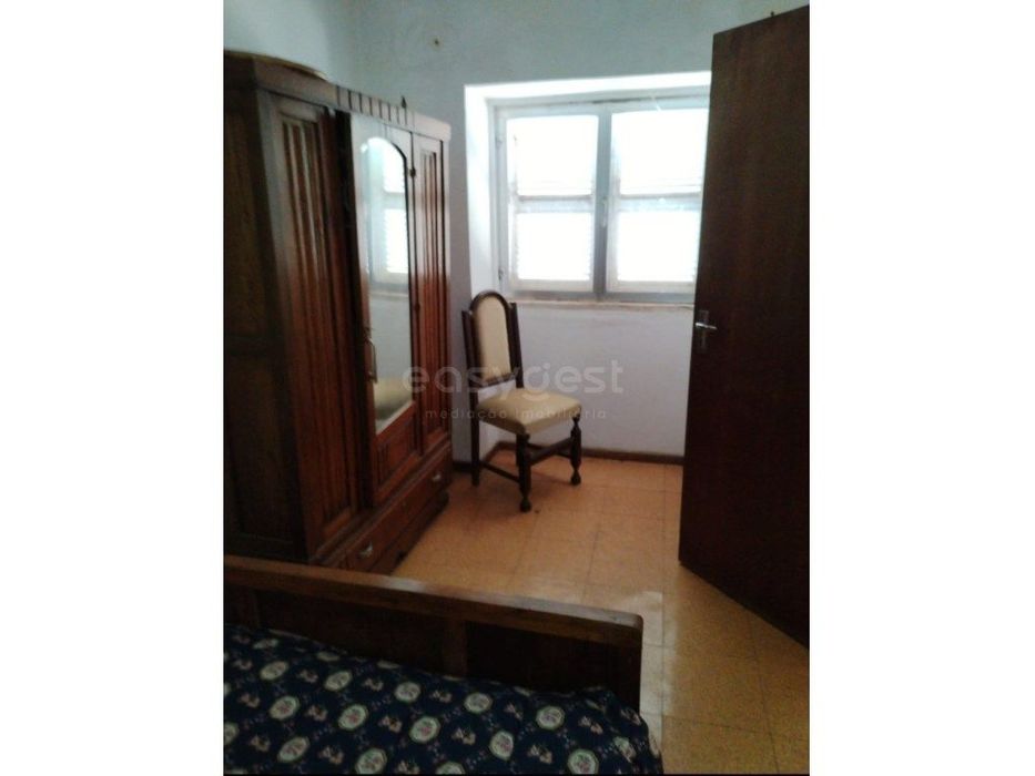 Moradia duplex espaçosa com 5 quartos e varanda - Lagoaça