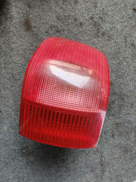 Lampa tył audi 80 B3 sedan