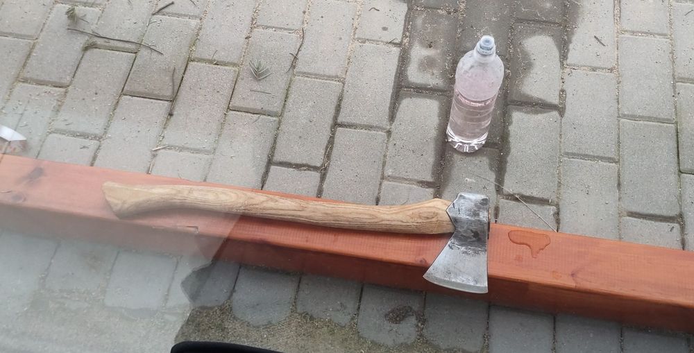 Trzonki do siekier na wymiar oraz oprawianie