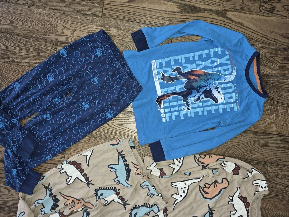 Піжама з динозаврами 122 128 см.