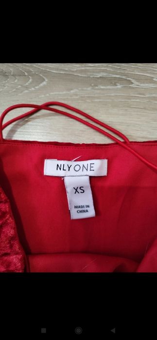 Koktajlowa welurowa sukienka XS/S Nly One