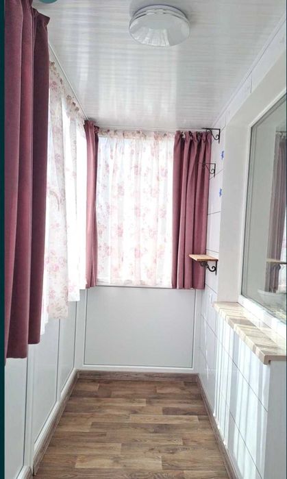 Продаю гарну 2к.квартиру-студію в Лісках, з меблями та технікою.ц6