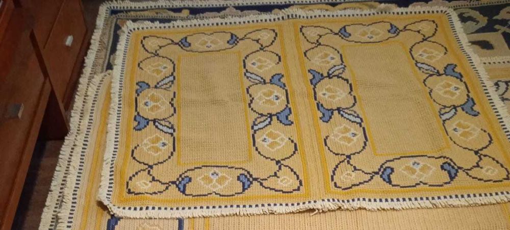 Tapete de Arraiolos (feito à mão)