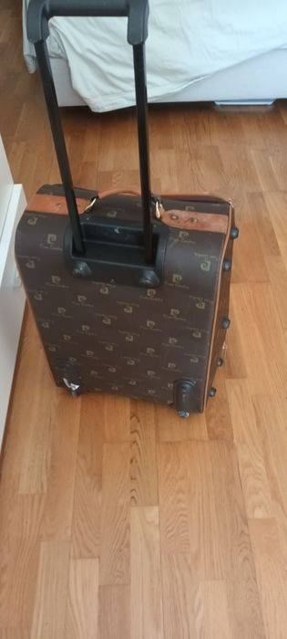 VENDO. Mala em pele de Pierre Cardin