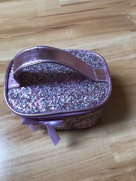 Kosmetyczka dziewczęca