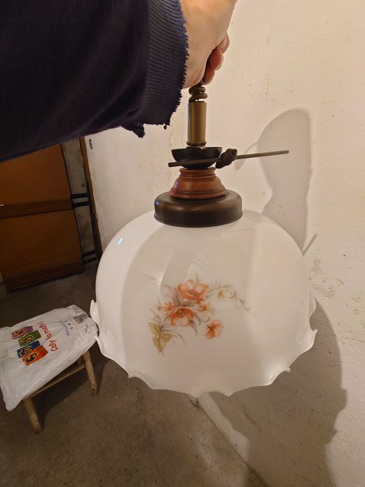 Lampa wisząca ze szklanym kloszem