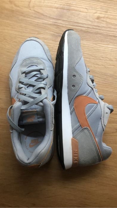 Sapatilha nike cinza