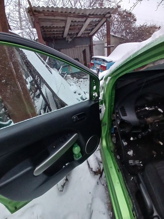 передняя дверь мазда 2