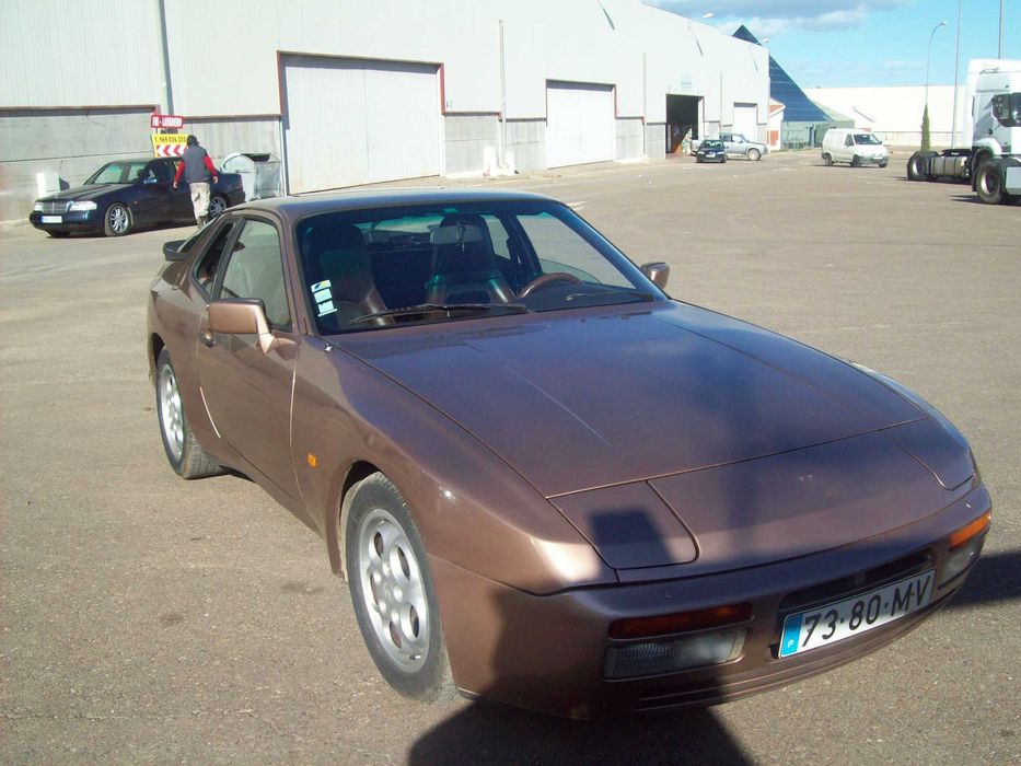 PORSCHE 944 Turbo