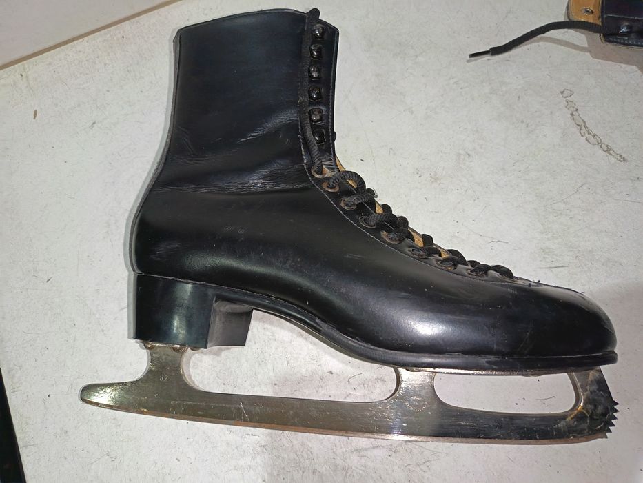 Łyzwy figurowe TANGO skóra rozmiar 42