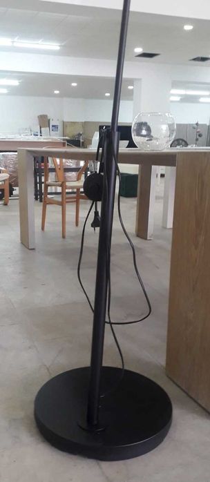 Candeeiro de pé, preto, "Arc", marca Zuivert