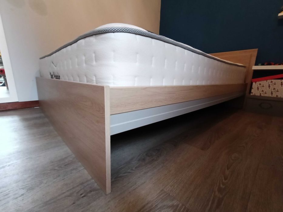 Cama casal com estrado e colchão