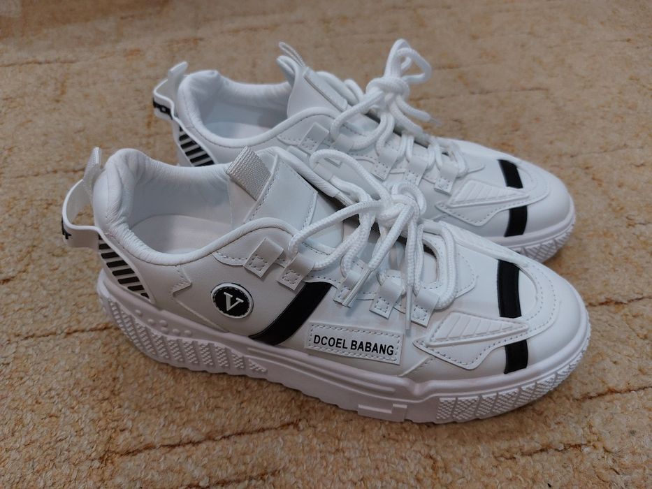 Okazja cenowa Buty damskie białe rozmiar 39