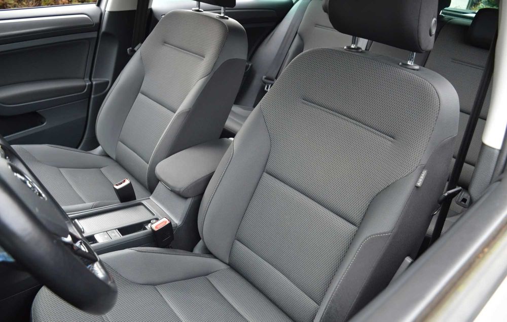 Volkswagen e-Golf      2018