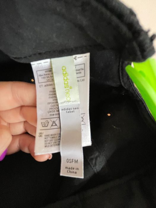 czarna czapka z daszkiem adidas (adidas neo)- jak nowa.