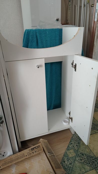 Szafka z umywalką sprzedam