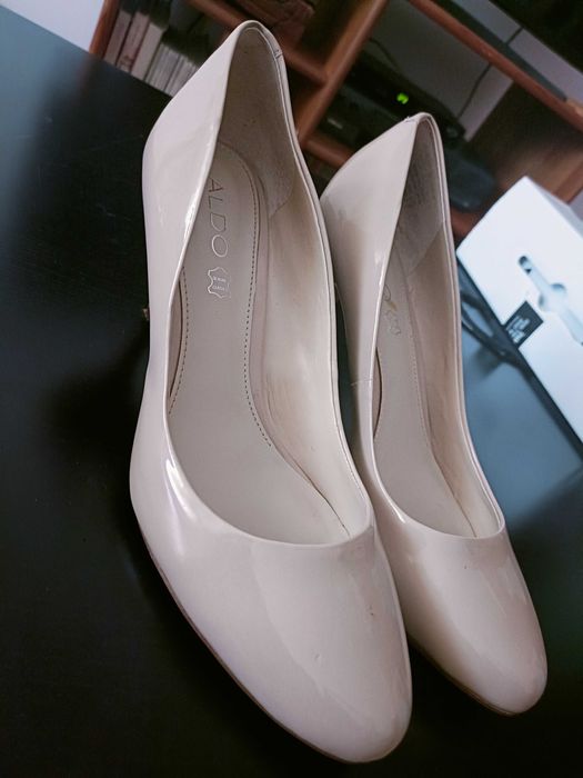 Sapatos T40+clutch+vestido T48
Vendo conjunto ou separado