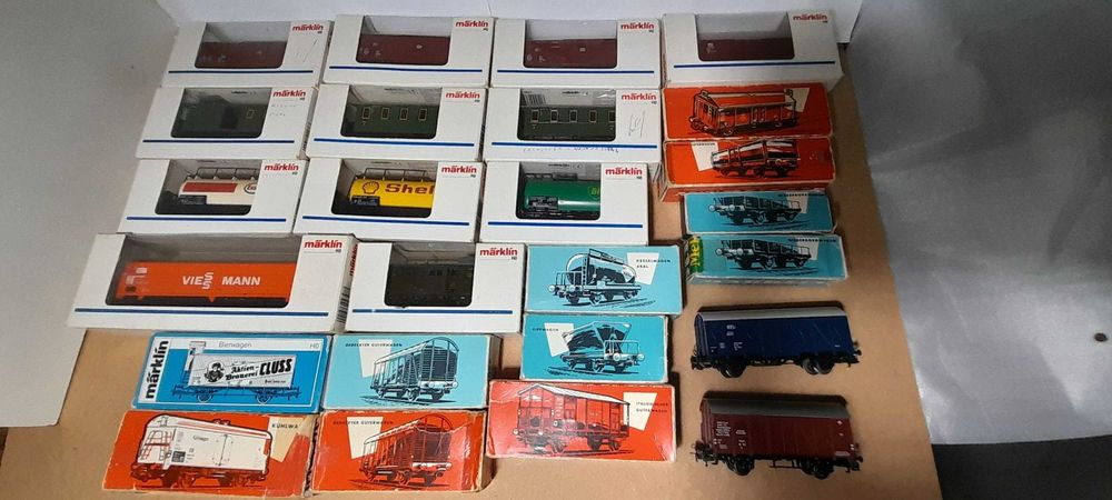 Lote de 25 vagões Marklin h0 várias referências nas caixas originais.