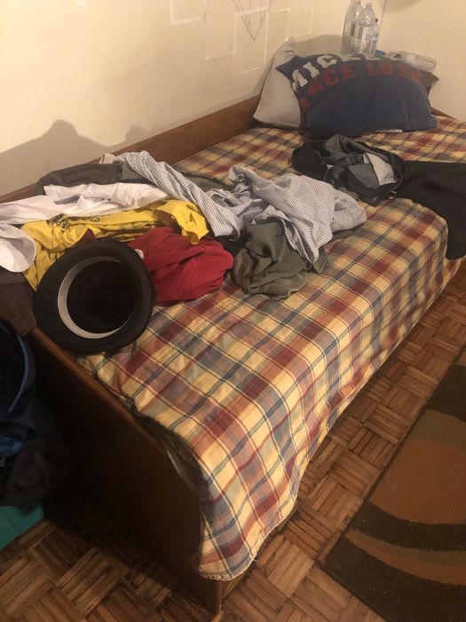 Cama de solteiro com colchão mais estante