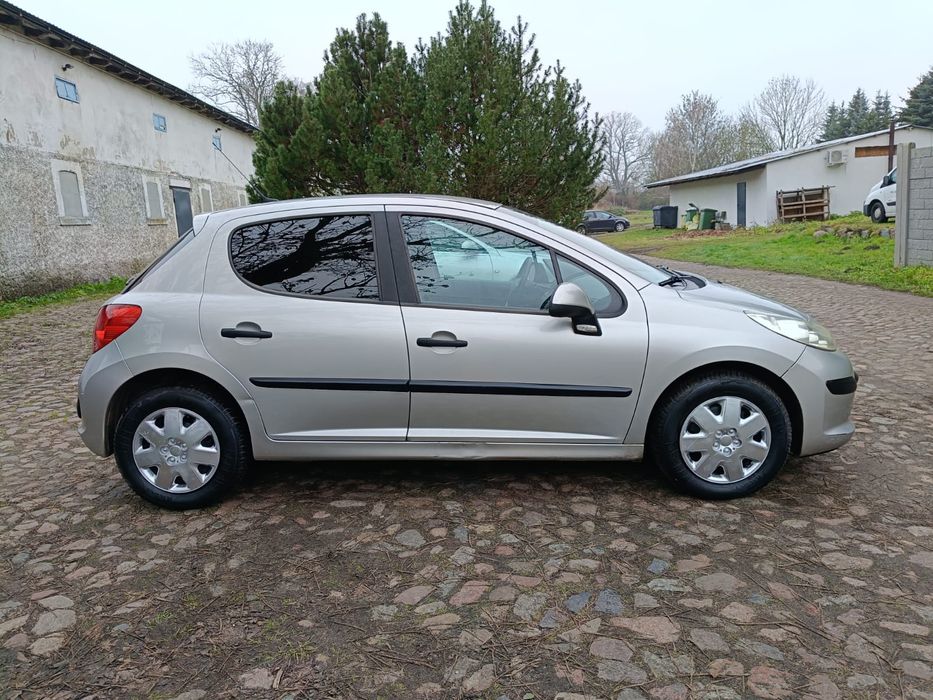 Peugeot 207 1.4 8v ładny