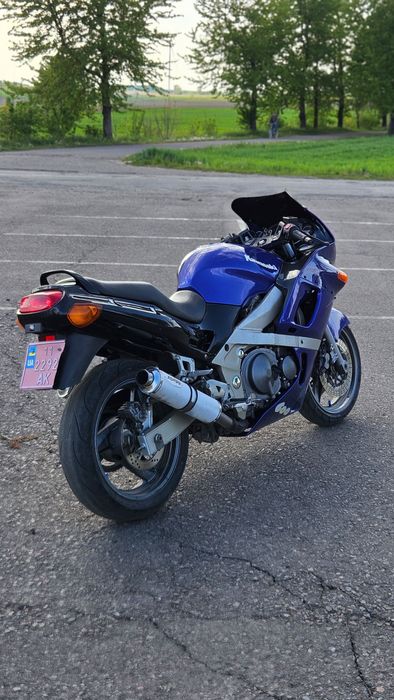 Продам мотоцикл Kawasaki zzr600