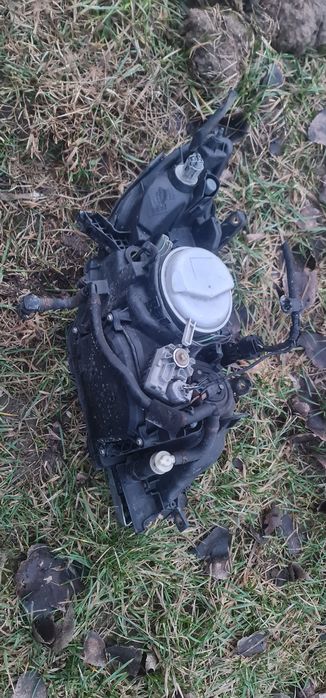Lampa lewa xenon subaru legacy 2008 .