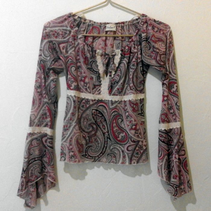 Блузка с длинными рукавами - воланами